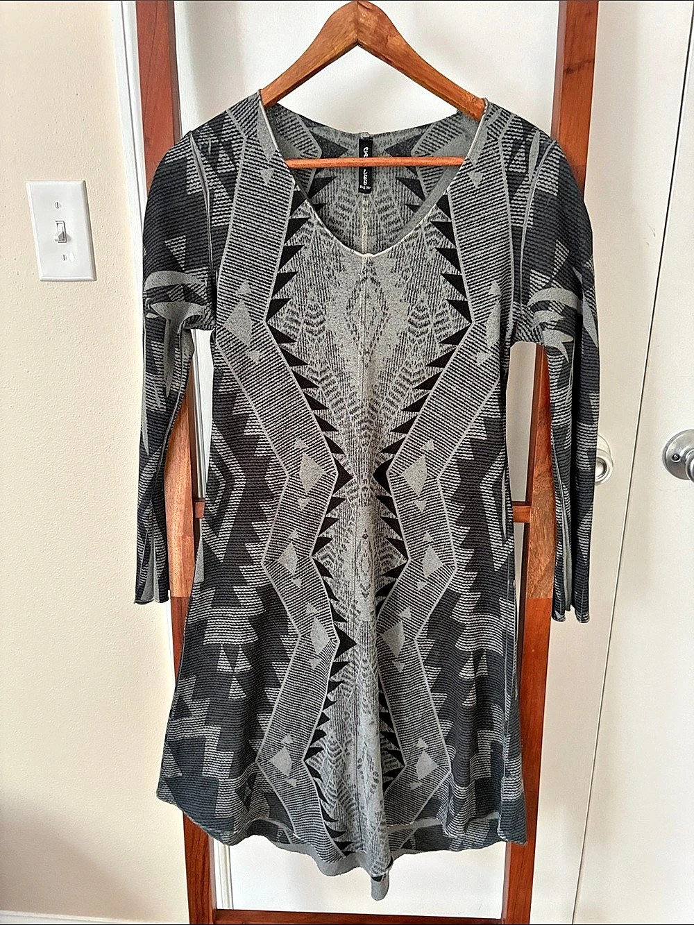 Casa Lee Geometric Mini Dress in Gray & Black Size L
